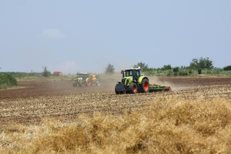 Universal NVG presented new tractor Claas Arion 
